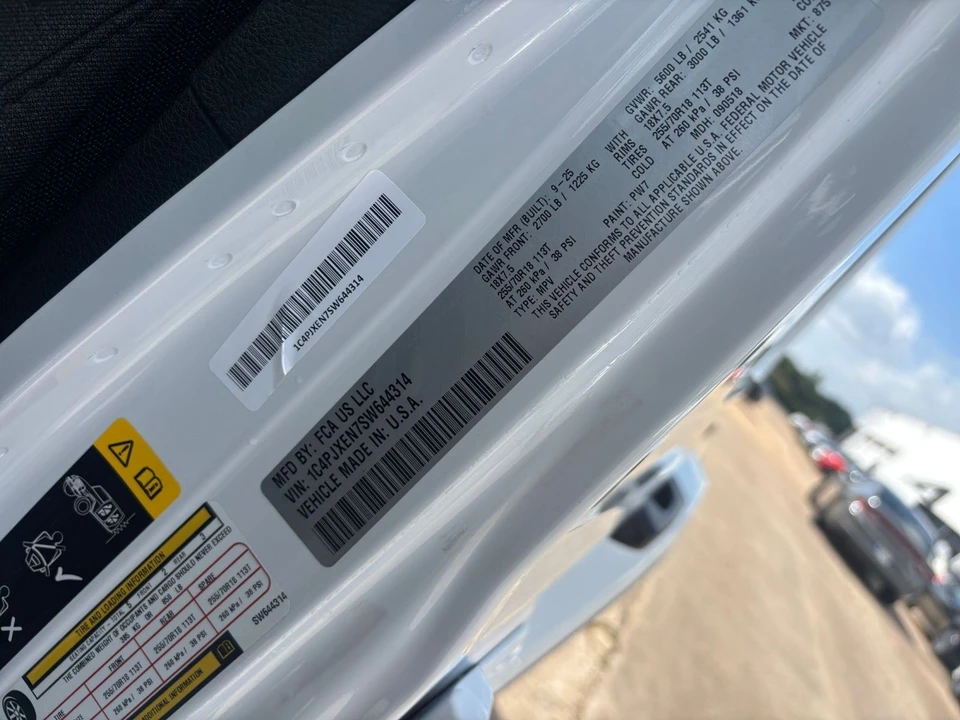 2025 Jeep JL Wrangler - Image 31 of 31
