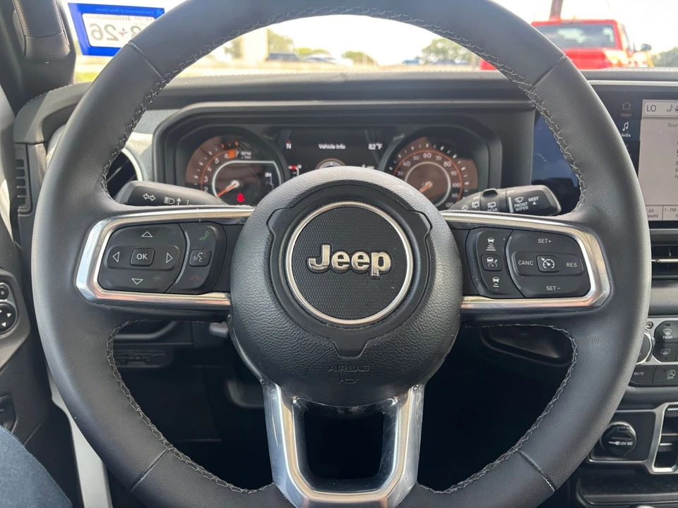 2025 Jeep JL Wrangler - Image 30 of 31