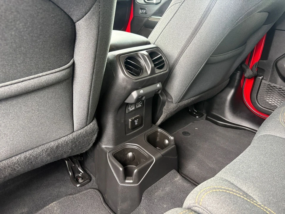 2025 Jeep JL Wrangler - Image 24 of 31