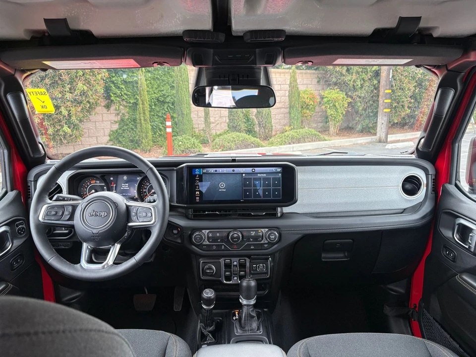 2025 Jeep JL Wrangler - Image 30 of 31