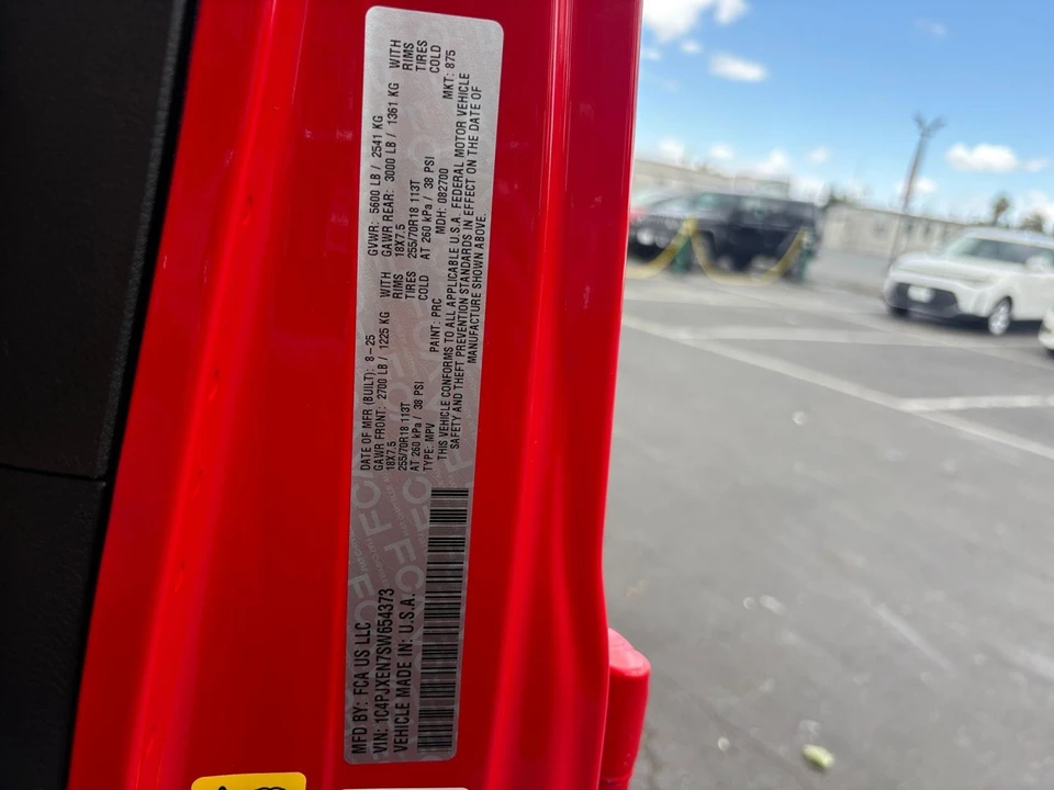 2025 Jeep JL Wrangler - Image 26 of 31