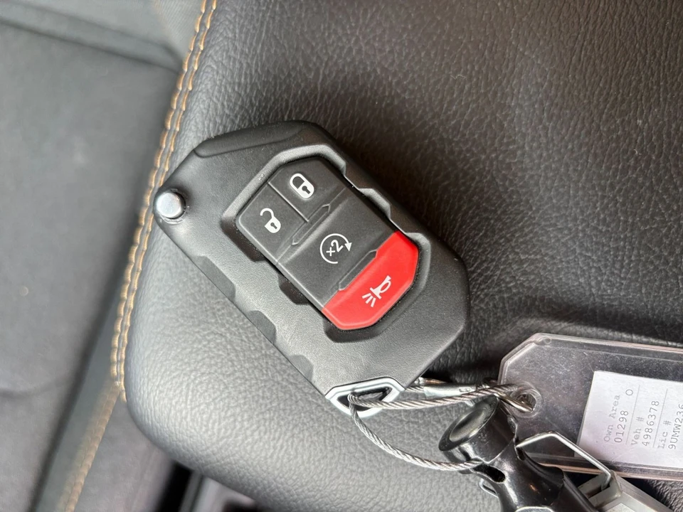 2025 Jeep JL Wrangler - Image 22 of 31