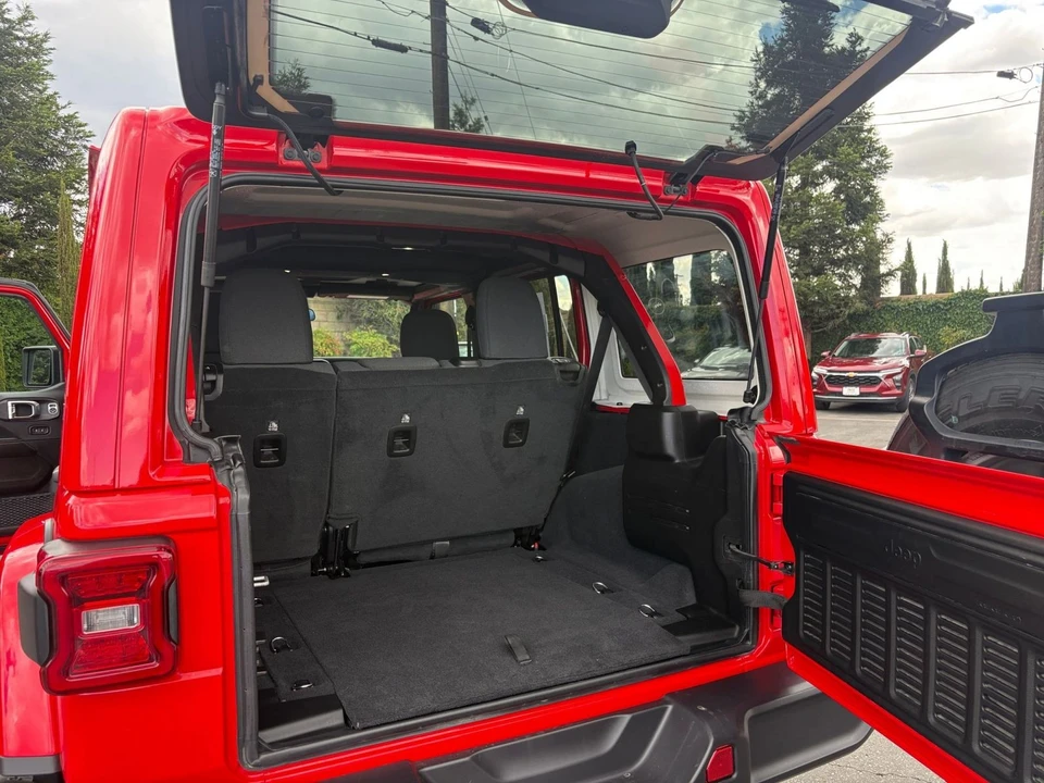 2025 Jeep JL Wrangler - Image 28 of 31