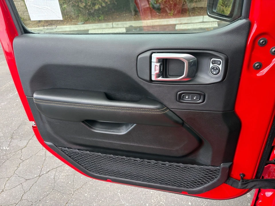 2025 Jeep JL Wrangler - Image 17 of 31