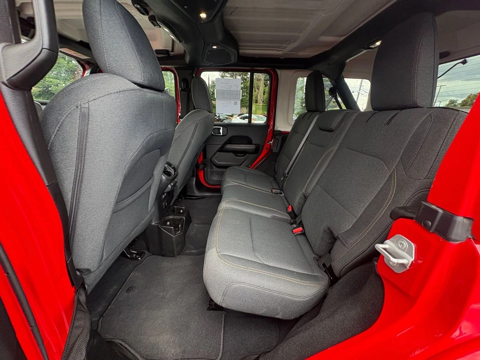 2025 Jeep JL Wrangler - Image 23 of 31