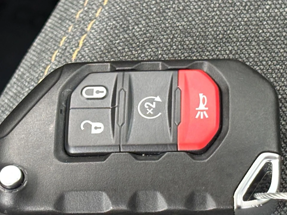 2025 Jeep JL Wrangler - Image 27 of 31