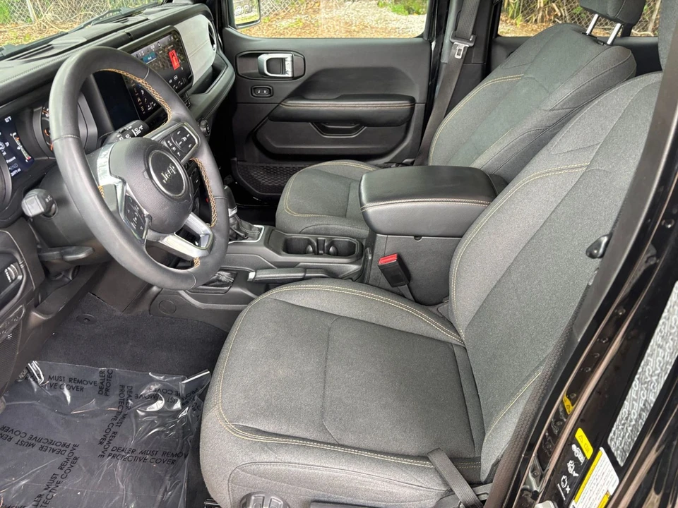 2025 Jeep JL Wrangler - Image 30 of 31