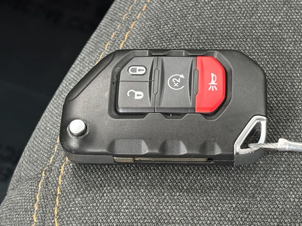 2025 Jeep JL Wrangler - Image 23 of 31