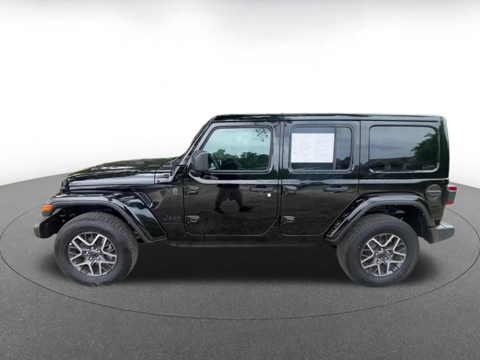2025 Jeep JL Wrangler - Image 11 of 31
