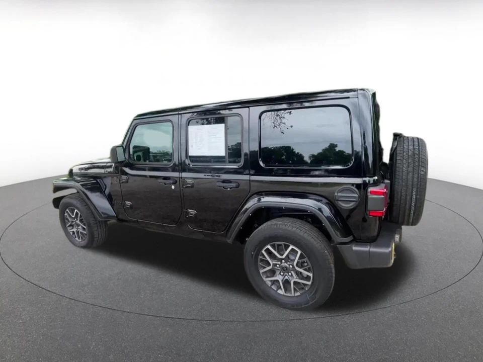 2025 Jeep JL Wrangler - Image 12 of 31