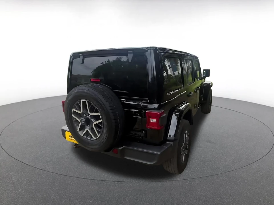 2025 Jeep JL Wrangler - Image 17 of 31