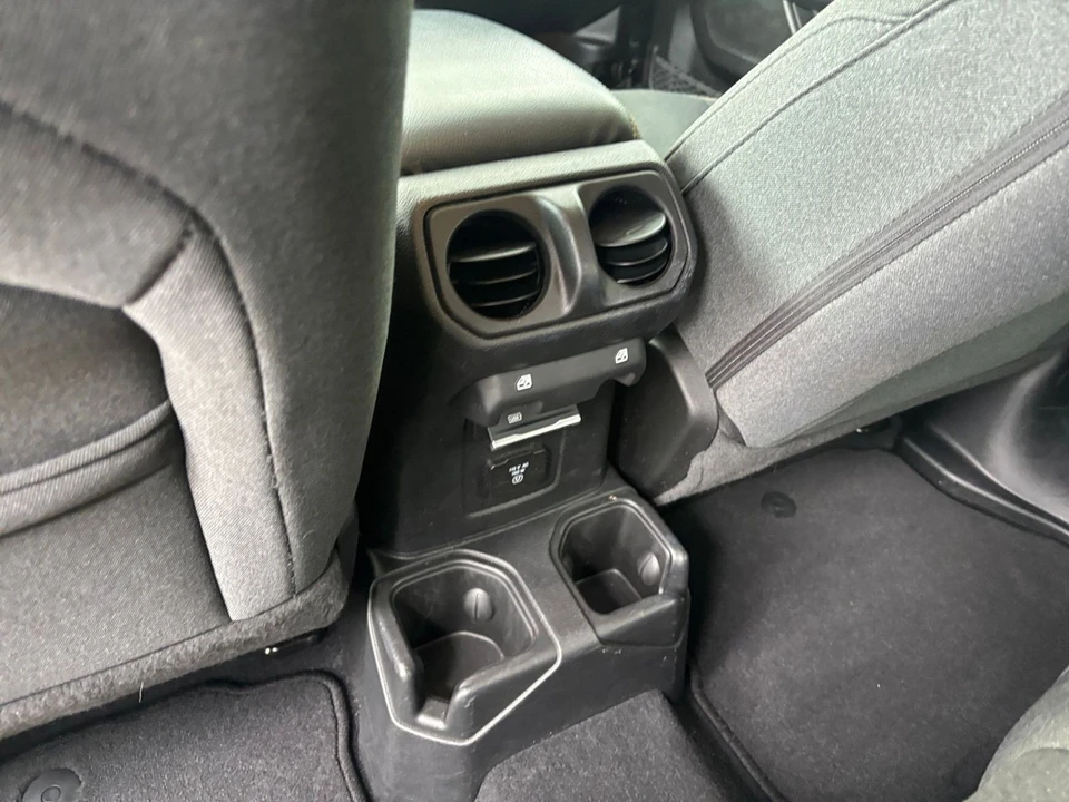 2025 Jeep JL Wrangler - Image 25 of 31