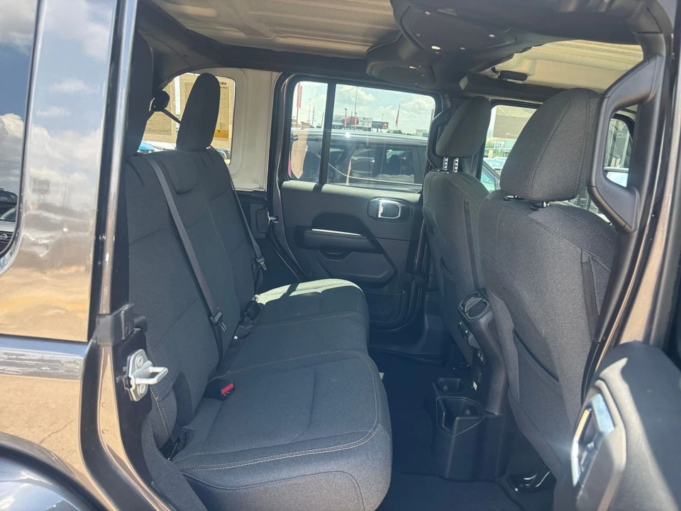 2025 Jeep JL Wrangler - Image 26 of 31
