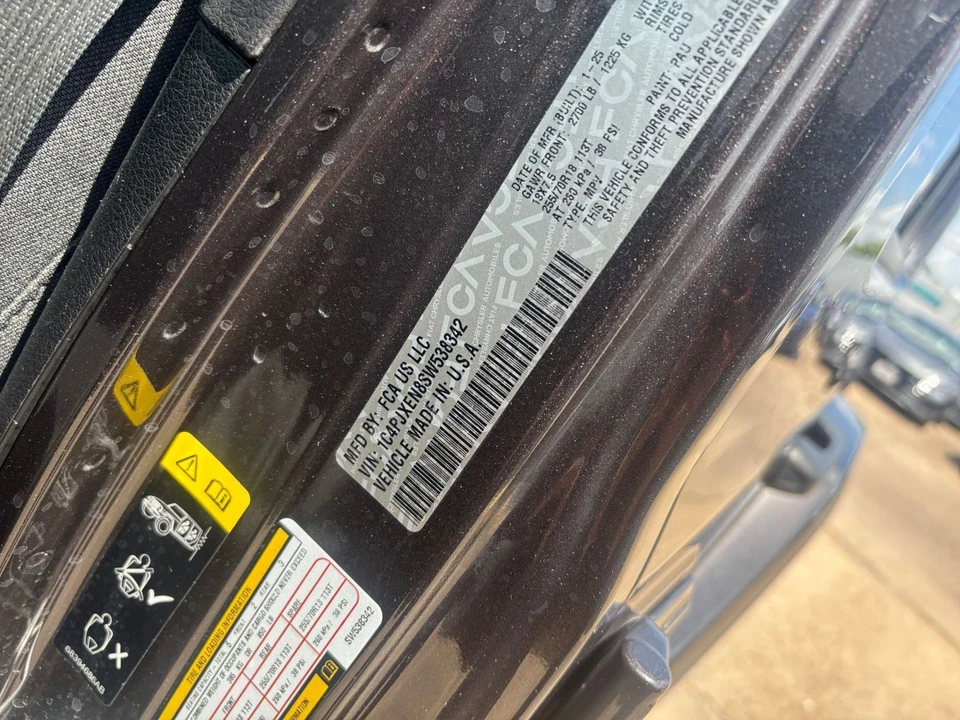2025 Jeep JL Wrangler - Image 29 of 31