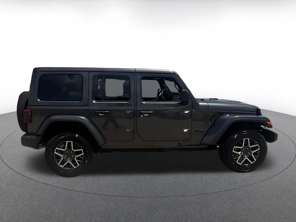 2025 Jeep JL Wrangler - Image 16 of 31