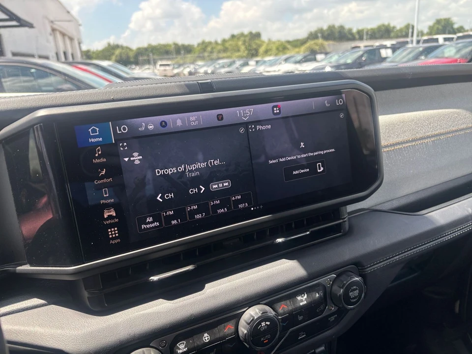 2025 Jeep JL Wrangler - Image 21 of 31