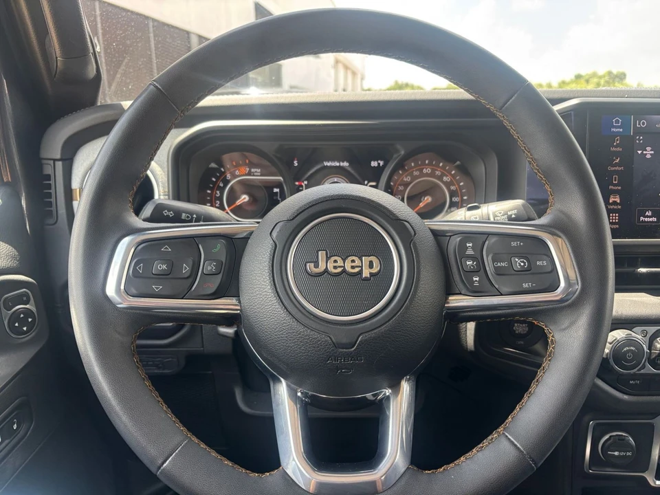 2025 Jeep JL Wrangler - Image 28 of 31