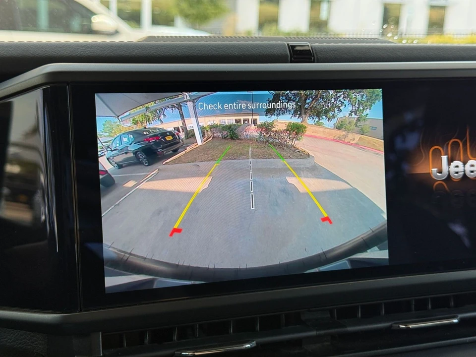 2025 Jeep JL Wrangler - Image 26 of 31