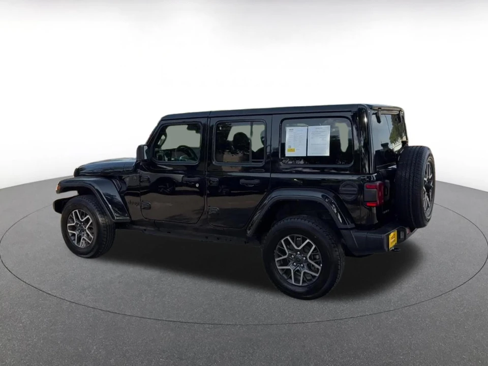 2025 Jeep JL Wrangler - Image 11 of 31