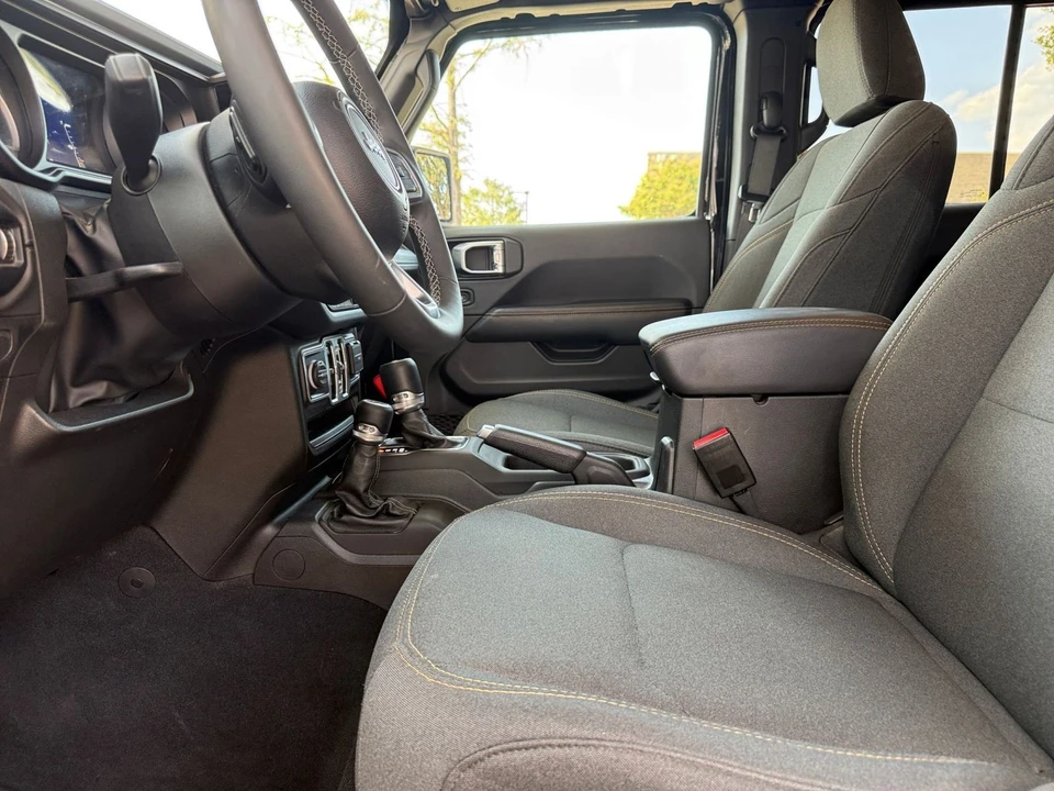 2025 Jeep JL Wrangler - Image 28 of 31