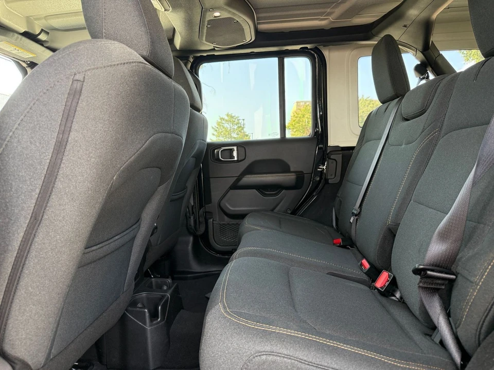 2025 Jeep JL Wrangler - Image 27 of 31