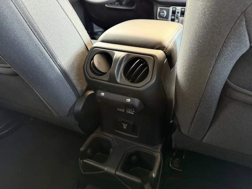 2025 Jeep JL Wrangler - Image 24 of 31