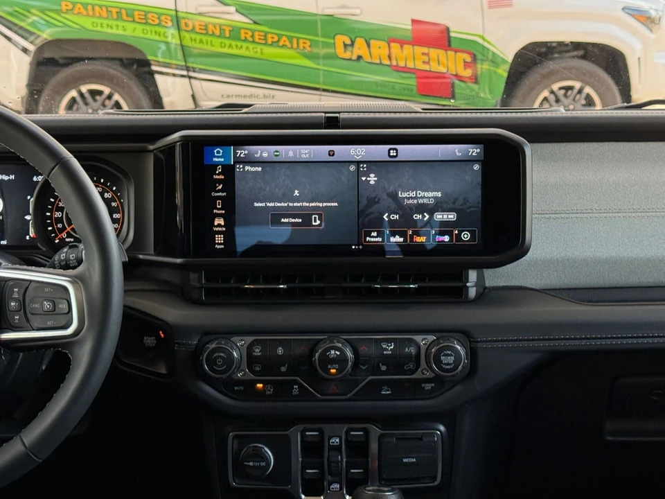 2025 Jeep JL Wrangler - Image 18 of 31