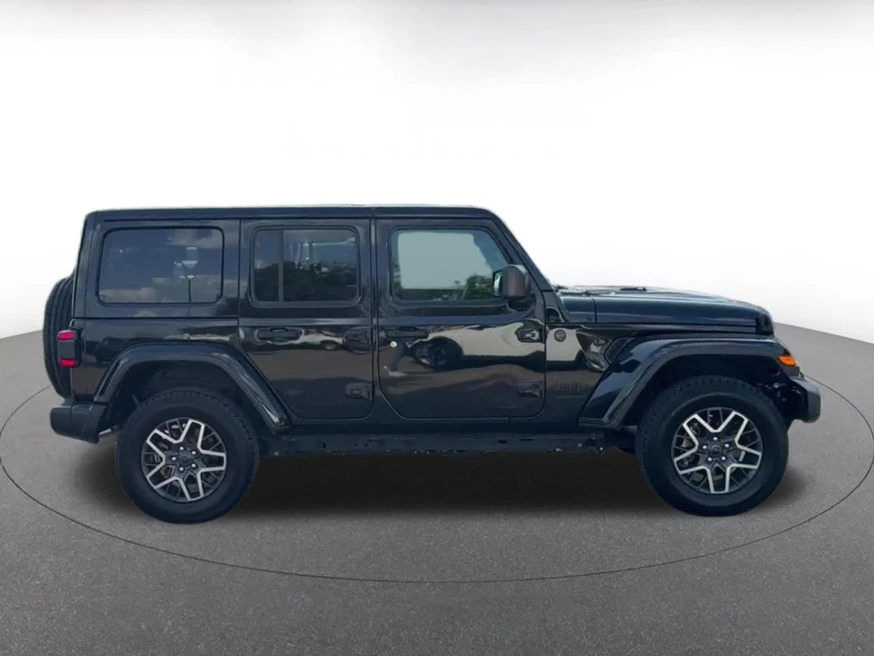 2025 Jeep JL Wrangler - Image 17 of 31