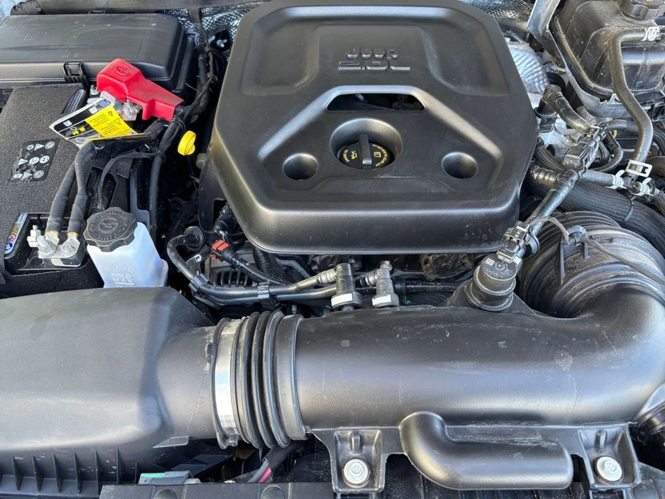 2025 Jeep JL Wrangler - Image 27 of 31