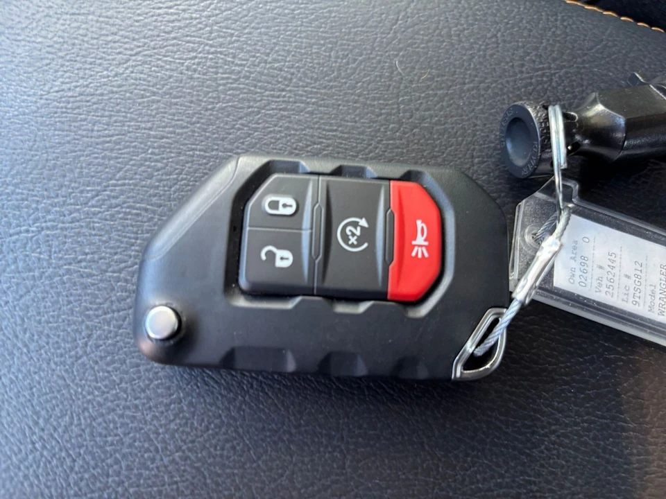 2025 Jeep JL Wrangler - Image 20 of 31