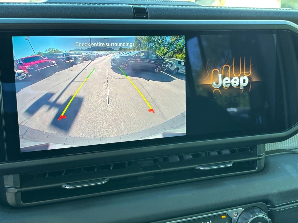 2025 Jeep JL Wrangler - Image 24 of 31