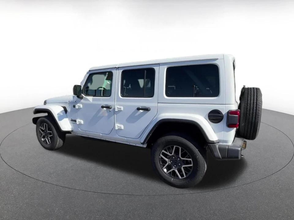 2025 Jeep JL Wrangler - Image 11 of 31