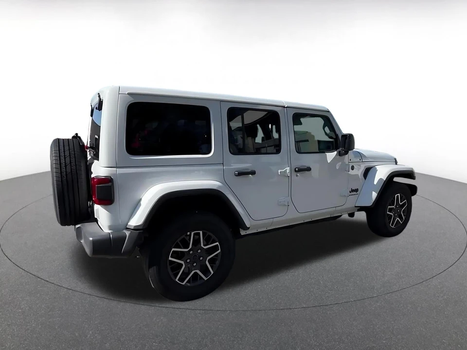 2025 Jeep JL Wrangler - Image 15 of 31