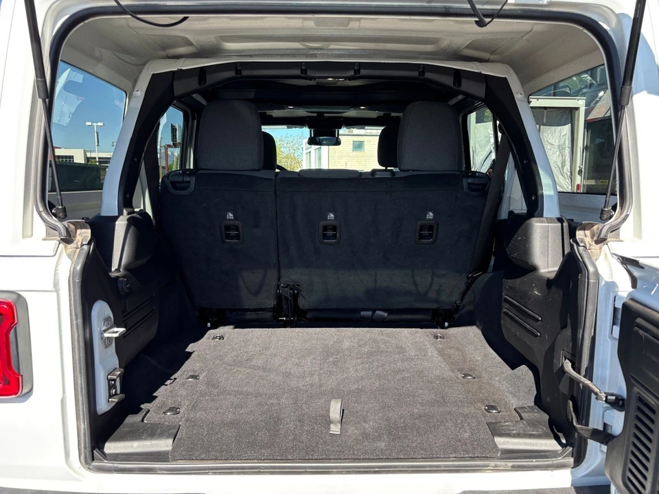 2025 Jeep JL Wrangler - Image 26 of 31
