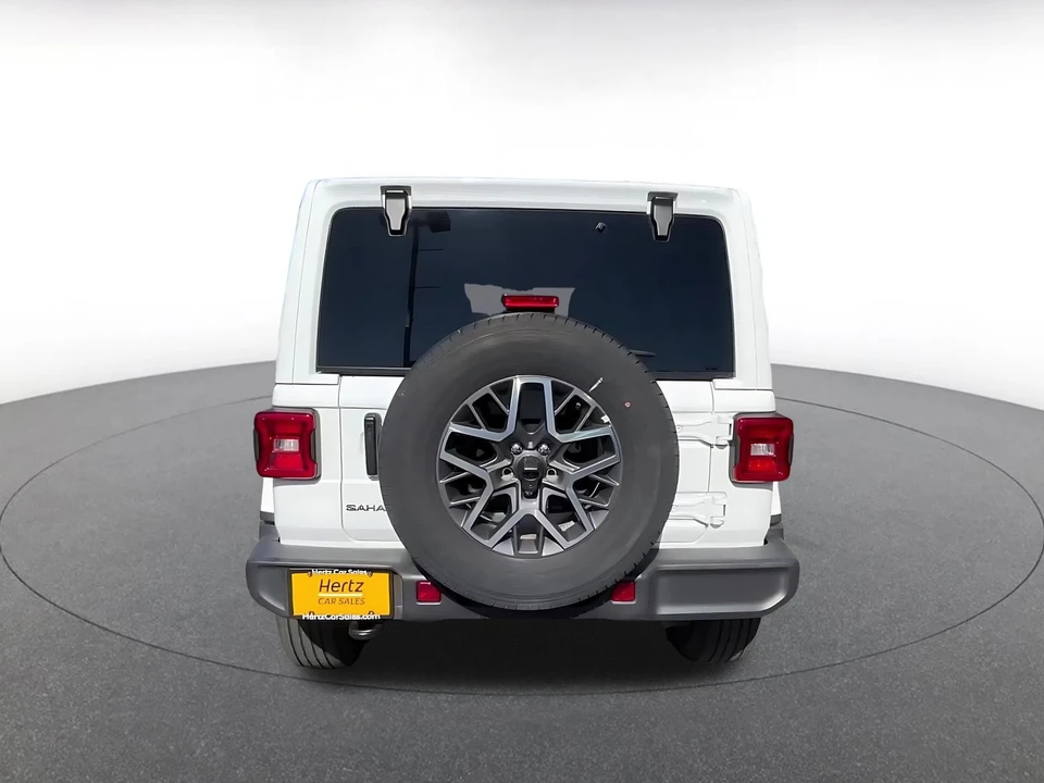 2025 Jeep JL Wrangler - Image 10 of 31