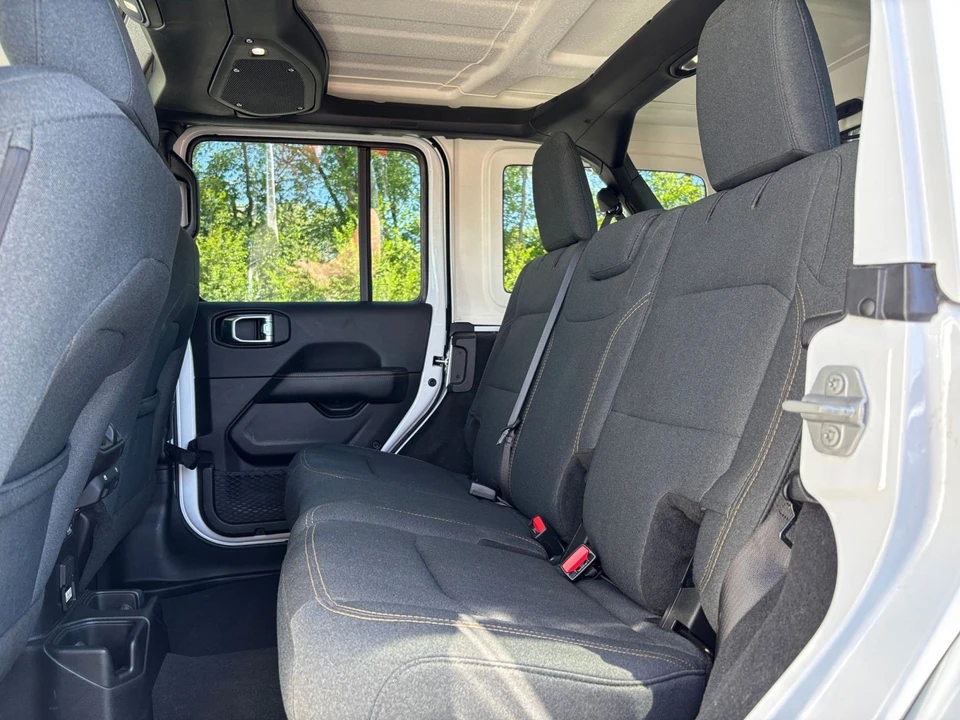 2025 Jeep JL Wrangler - Image 27 of 31