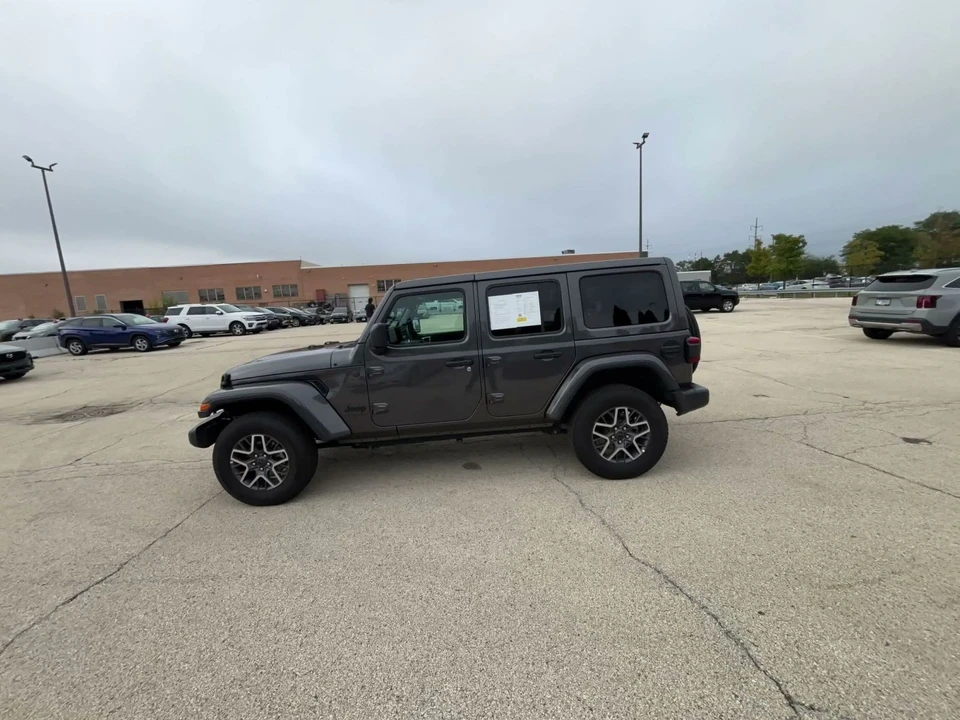 2025 Jeep JL Wrangler - Image 9 of 31