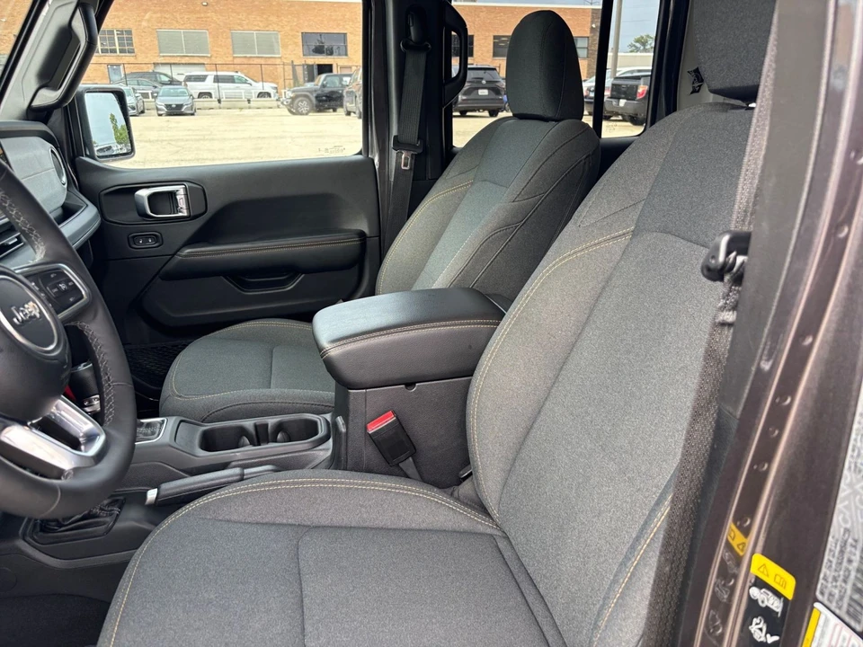 2025 Jeep JL Wrangler - Image 26 of 31