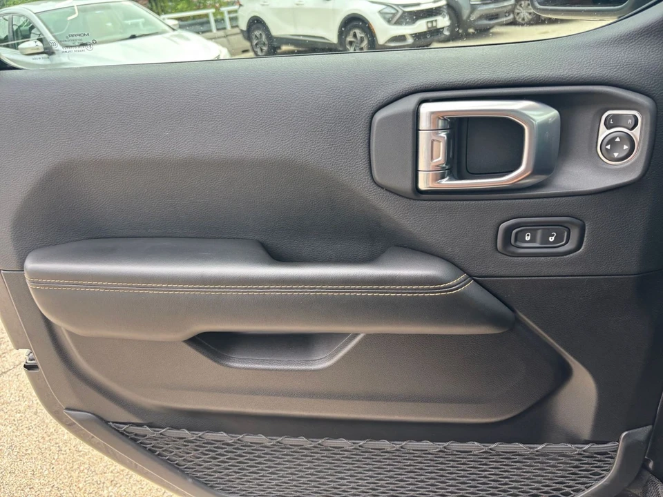 2025 Jeep JL Wrangler - Image 20 of 31