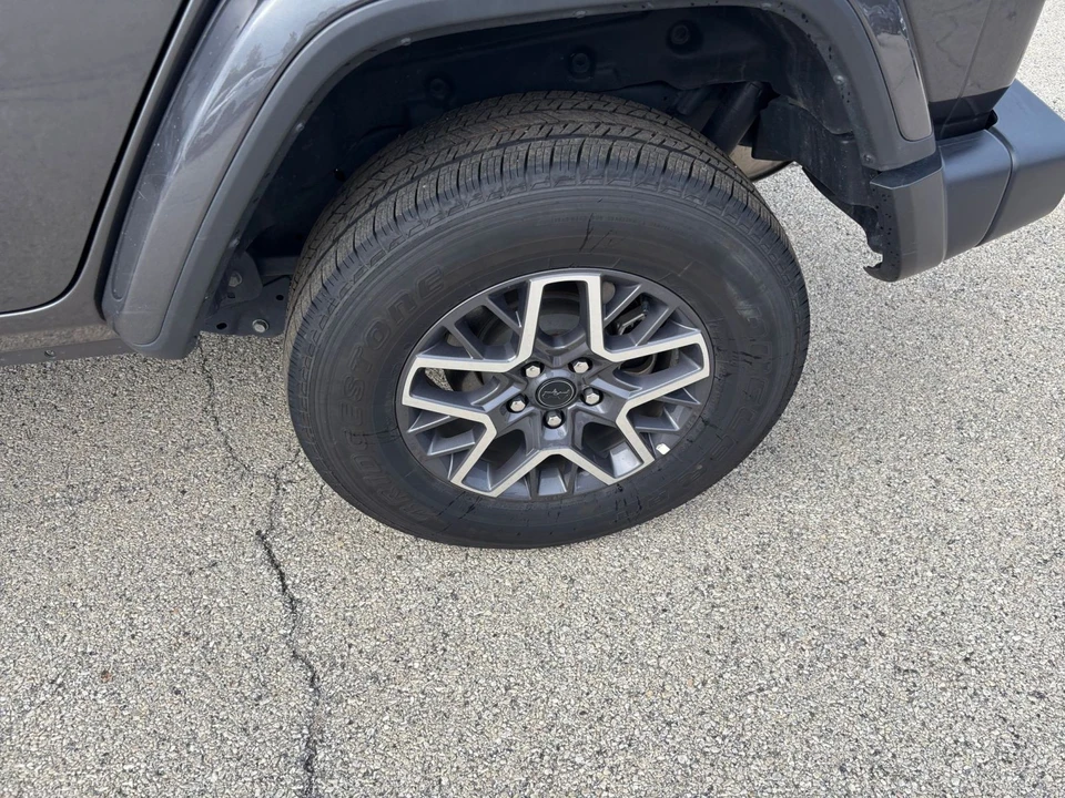 2025 Jeep JL Wrangler - Image 29 of 31