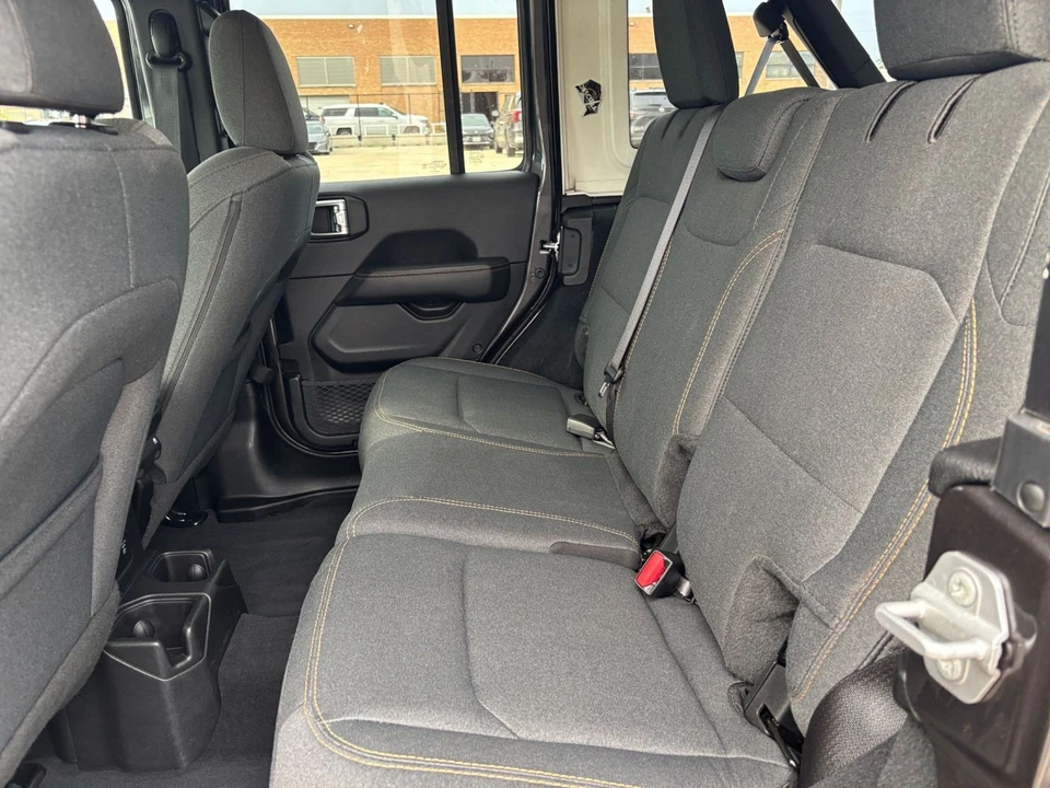 2025 Jeep JL Wrangler - Image 24 of 31