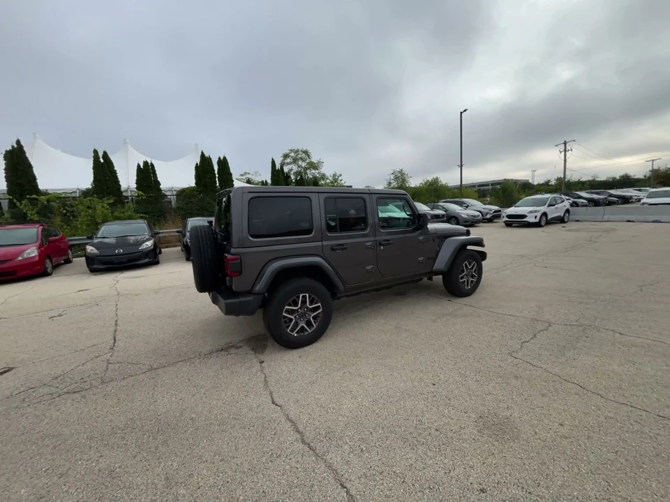 2025 Jeep JL Wrangler - Image 16 of 31