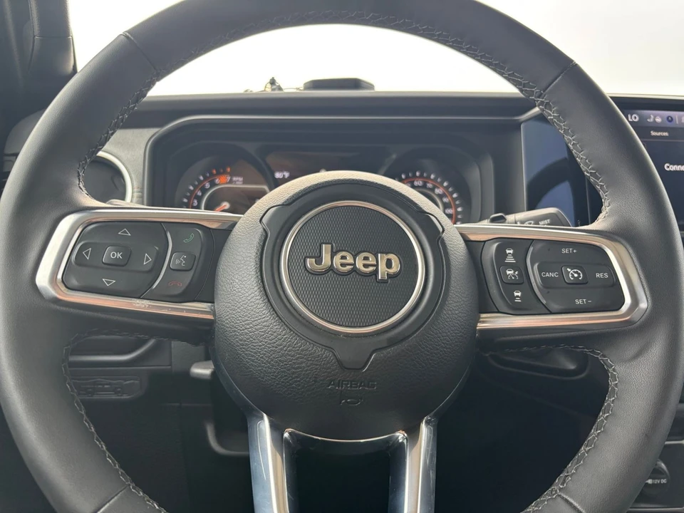 2025 Jeep JL Wrangler - Image 27 of 31