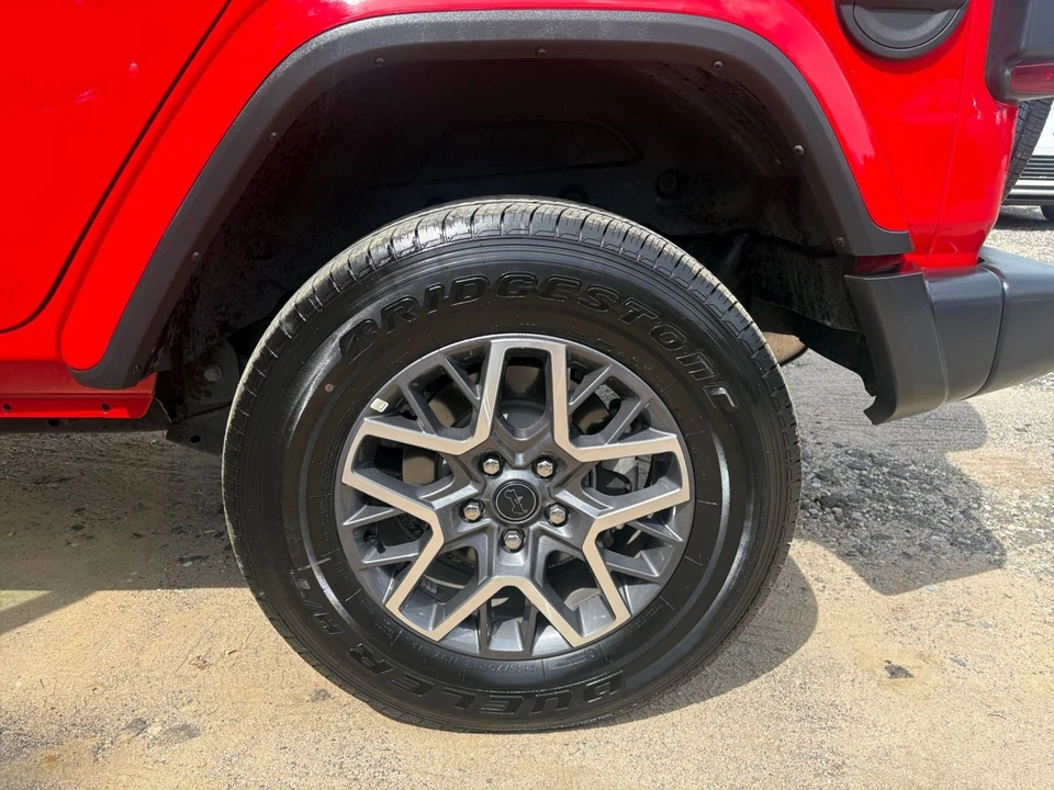 2025 Jeep JL Wrangler - Image 29 of 31