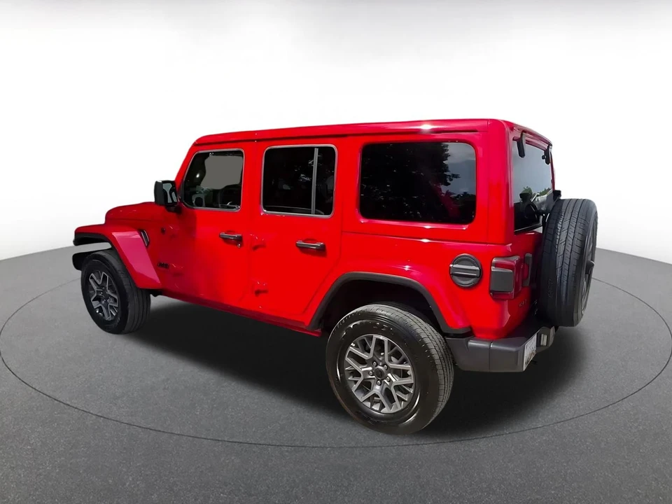 2025 Jeep JL Wrangler - Image 11 of 31