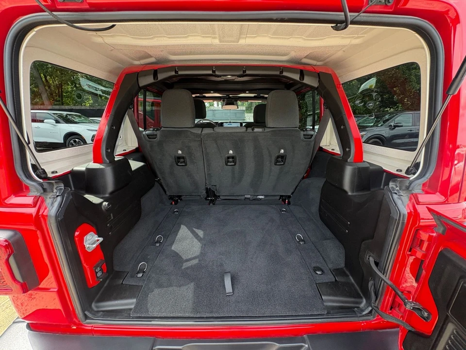 2025 Jeep JL Wrangler - Image 30 of 31