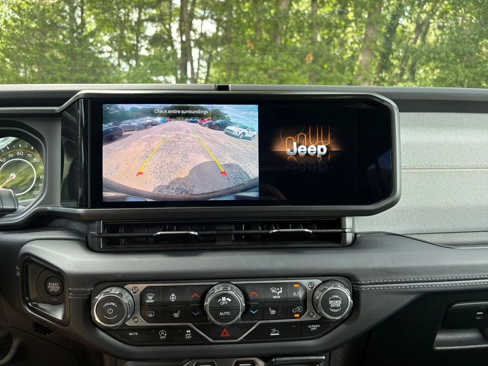 2025 Jeep JL Wrangler - Image 22 of 31