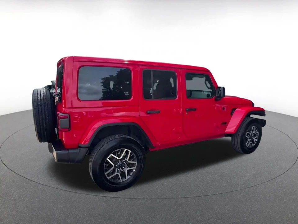 2025 Jeep JL Wrangler - Image 15 of 31