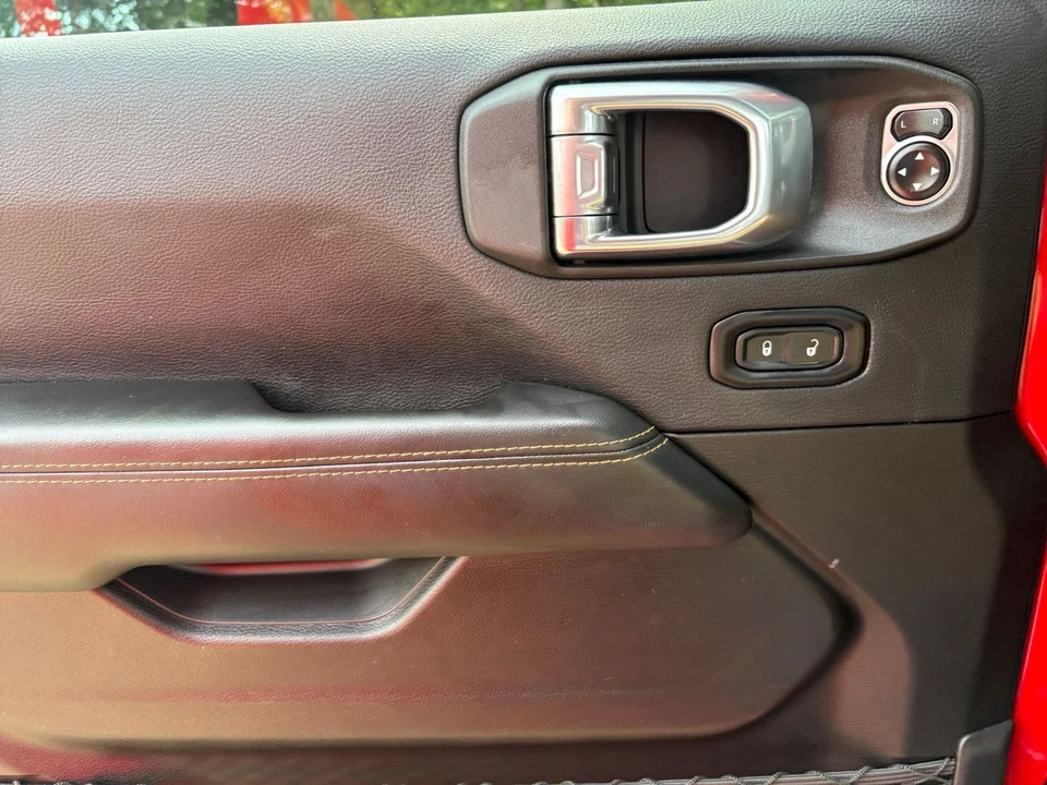 2025 Jeep JL Wrangler - Image 20 of 31