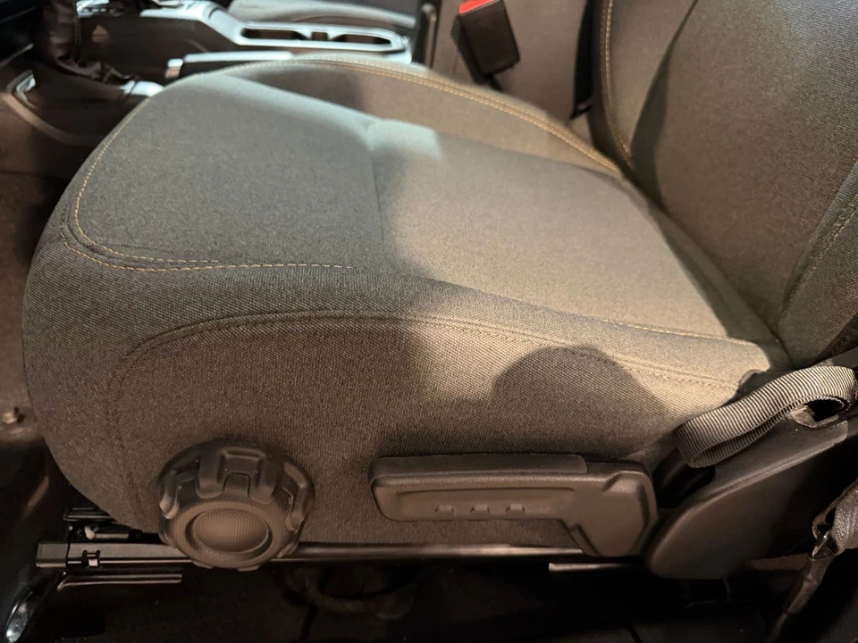 2025 Jeep JL Wrangler - Image 23 of 31